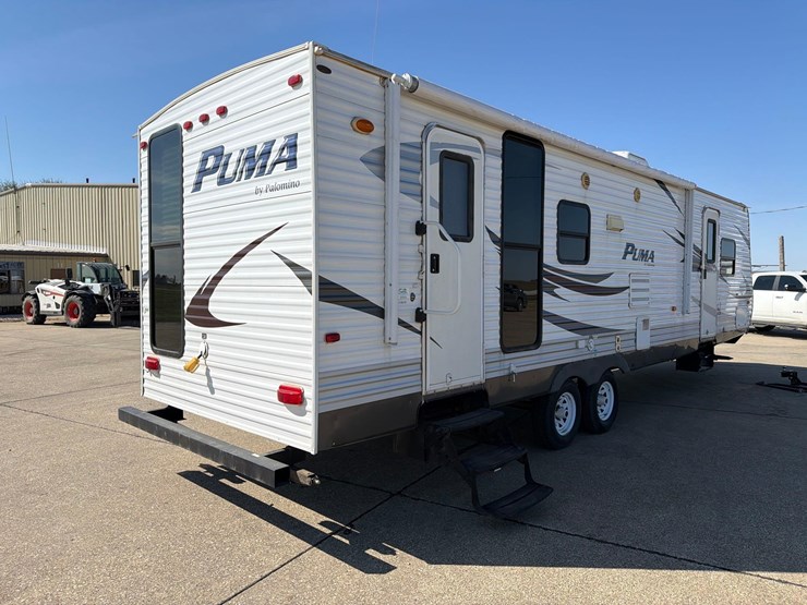 2011-puma-31ft-bumper-hitch-camper-image-4