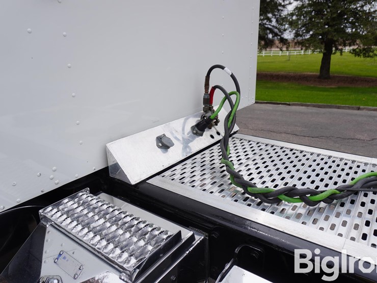 2015-kenworth-t660-image-11