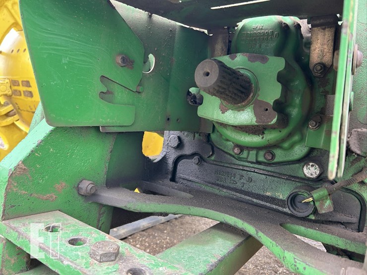 2004-john-deere-8220t-image-44