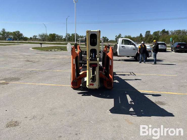2013-jlg-t350-image-6
