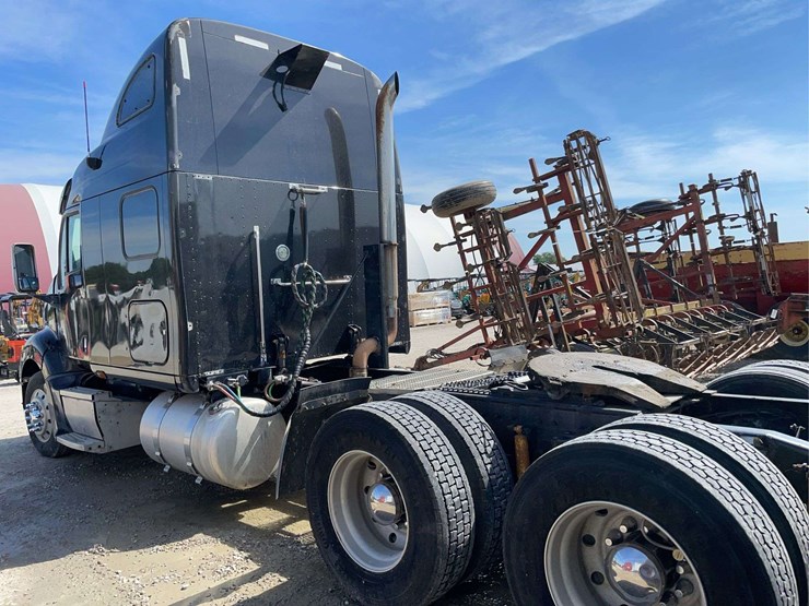 2009-peterbilt-387-image-7