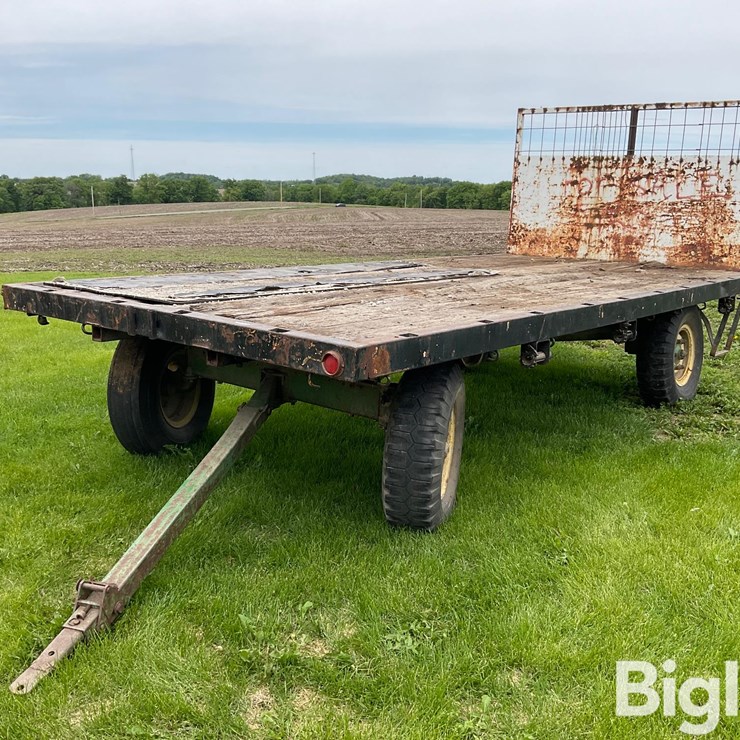 John Deere SNE107 Hay Wagon