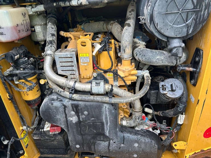 2022-caterpillar-259d3-image-16