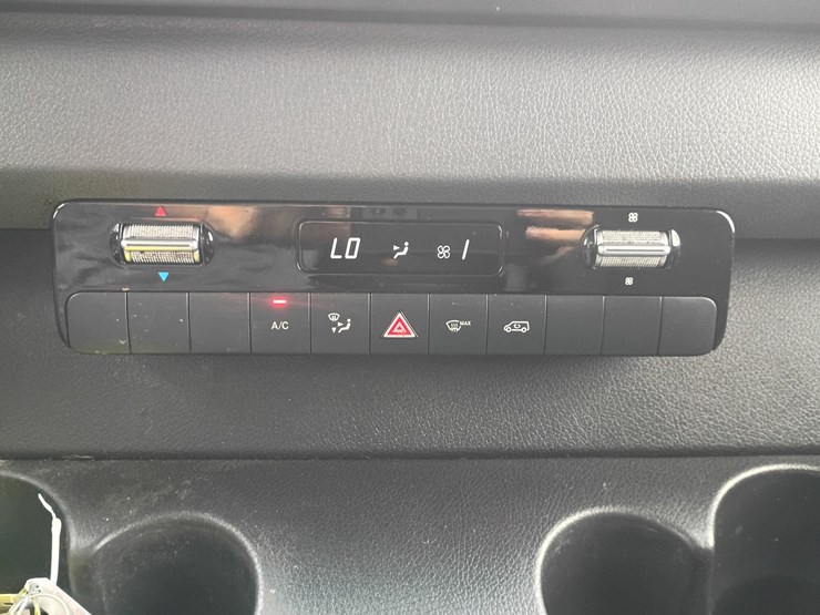 2019-mercedes-benz-sprinter-2500-image-39