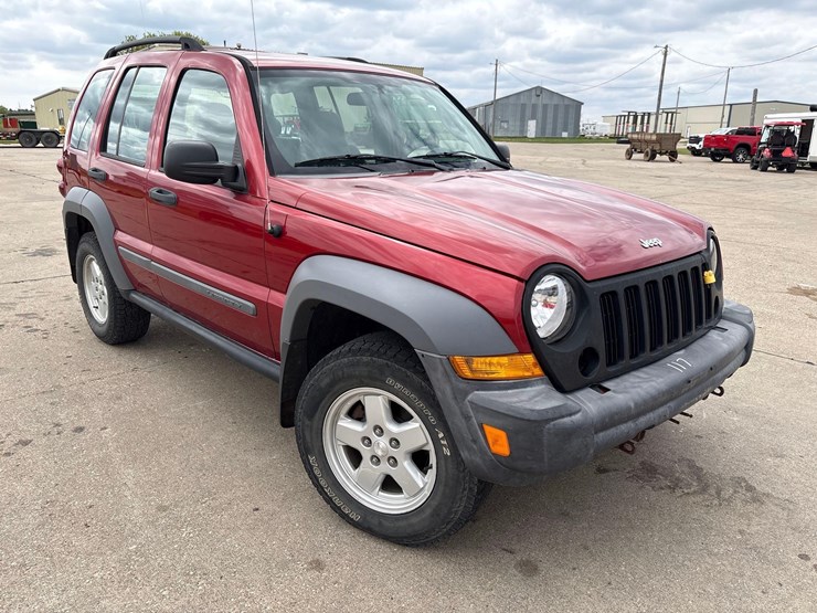 2005-jeep-liberty-sport-image-1