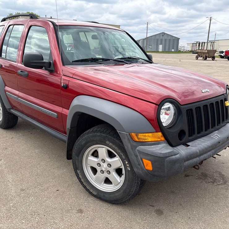 2005 JEEP LIBERTY SPORT