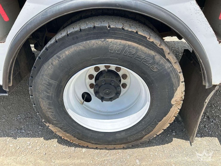 2011-ford-f750-image-48