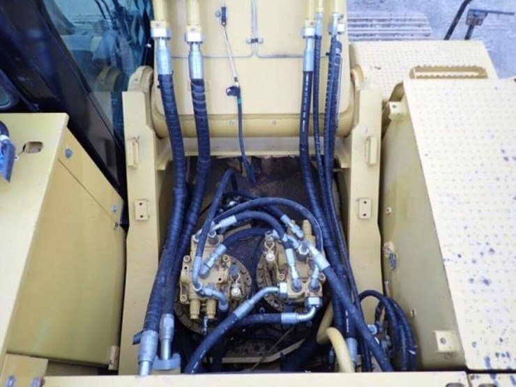 2015-caterpillar-349fl-image-65