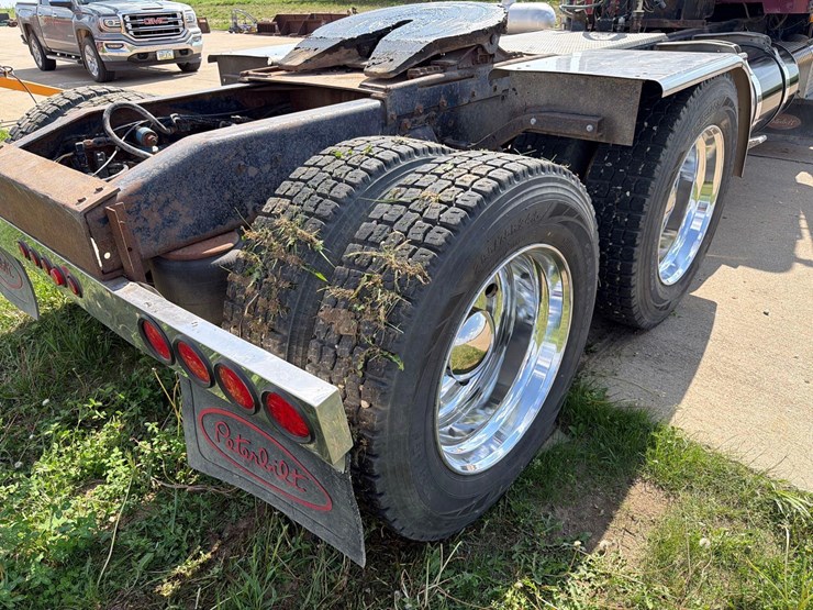 1981-peterbilt-359-image-9