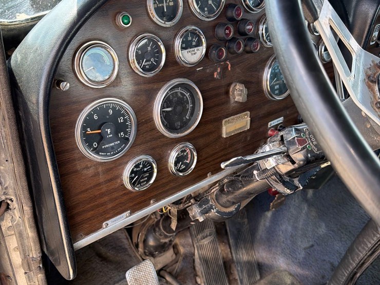 1981-peterbilt-359-image-46