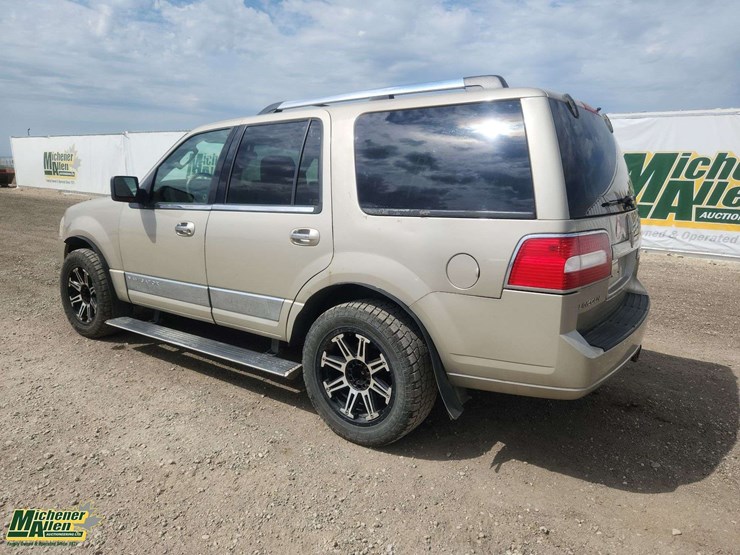 2008-lincoln-navigator-image-3