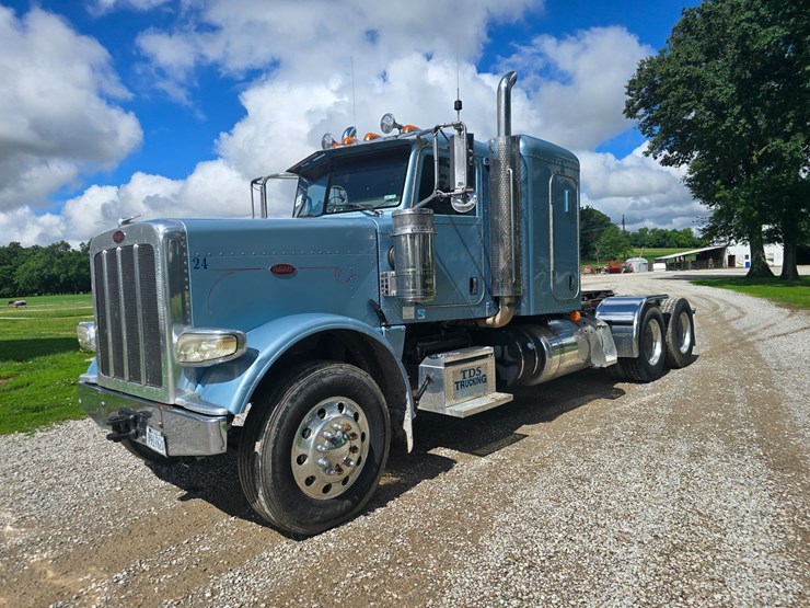 2013-peterbilt-388-image-3