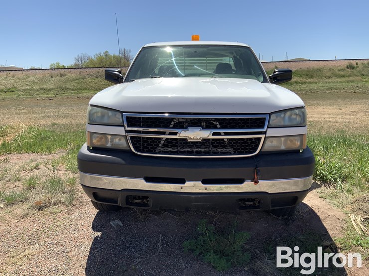 2006-chevrolet-3500-image-2