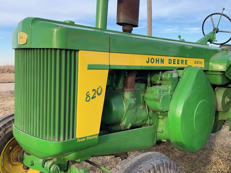 john-deere-820-image-15