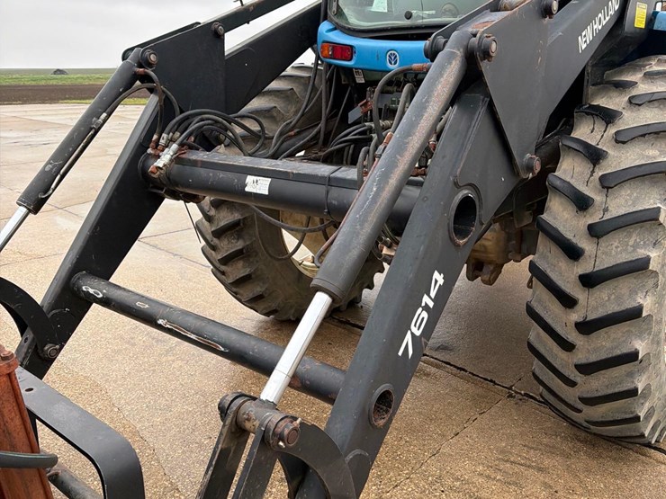 new-holland-tv140-image-14