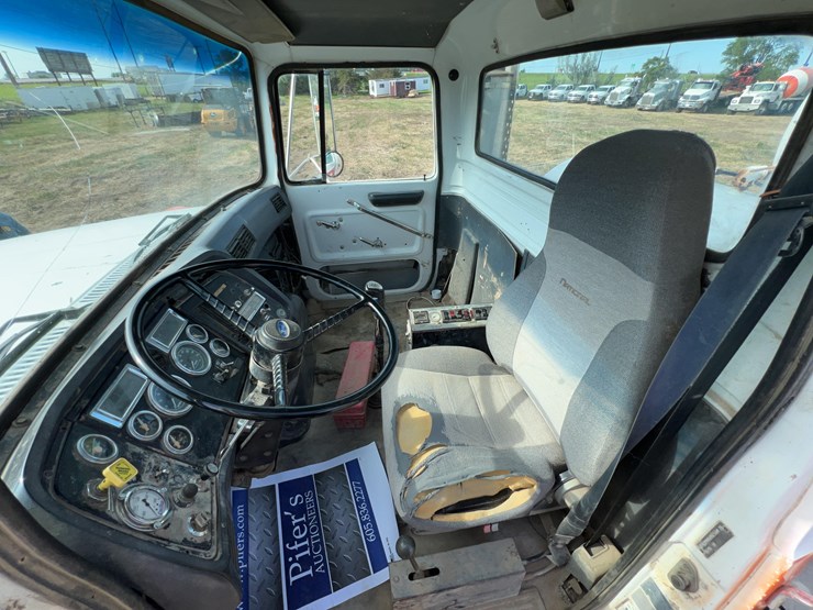 1996-ford-lt9000-image-44