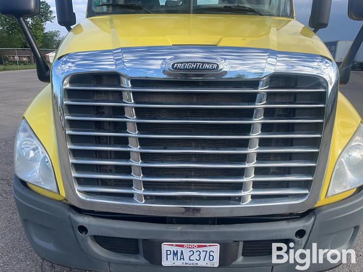 2016-freightliner-cascadia-125-image-16