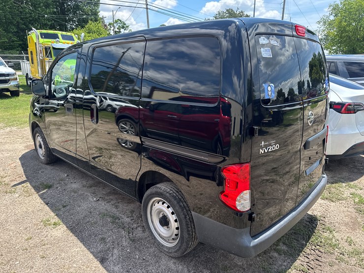 2016-nissan-nv200-image-5