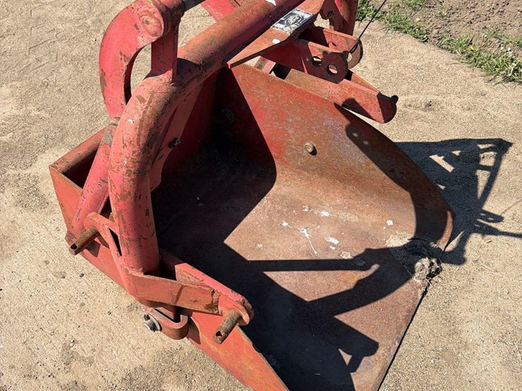 ford-26”-3pt-bucket-image-6