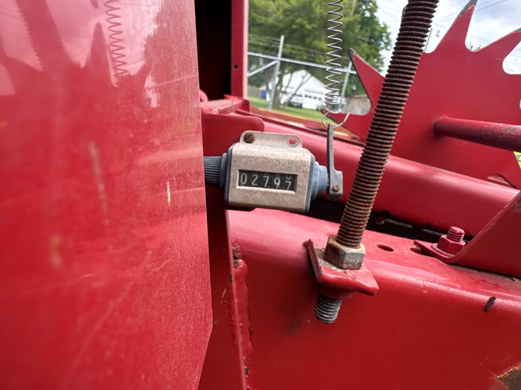 new-holland-575-image-10