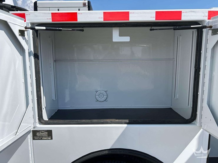 2023-ford-f550-image-39