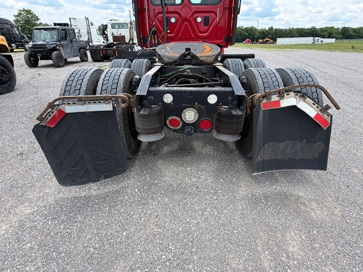 2016-freightliner-cascadia-113-image-28