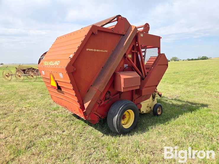 new-holland-851-image-5
