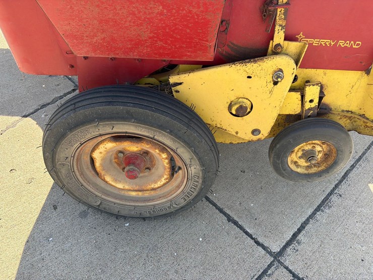 new-holland-275-image-17