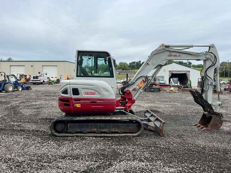 2018-takeuchi-tb260-image-7