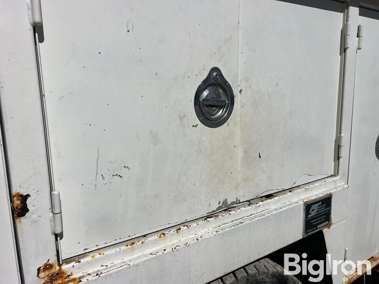 2000-freightliner-fl70-image-15