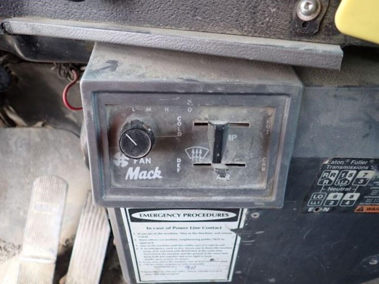 1999-mack-rb690s-image-18