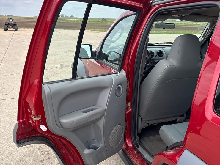 2005-jeep-liberty-sport-image-29