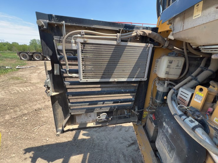 2016-caterpillar-262d-image-12