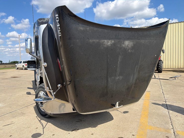 2009-peterbilt-387-image-60