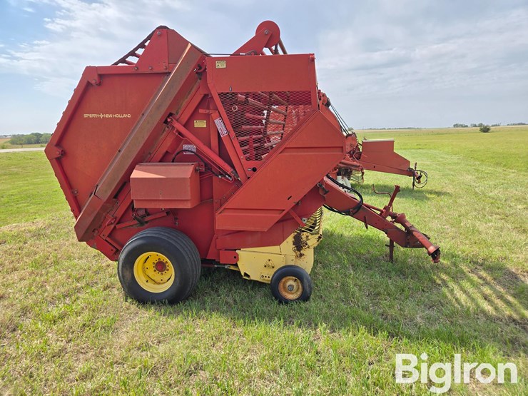 new-holland-851-image-4