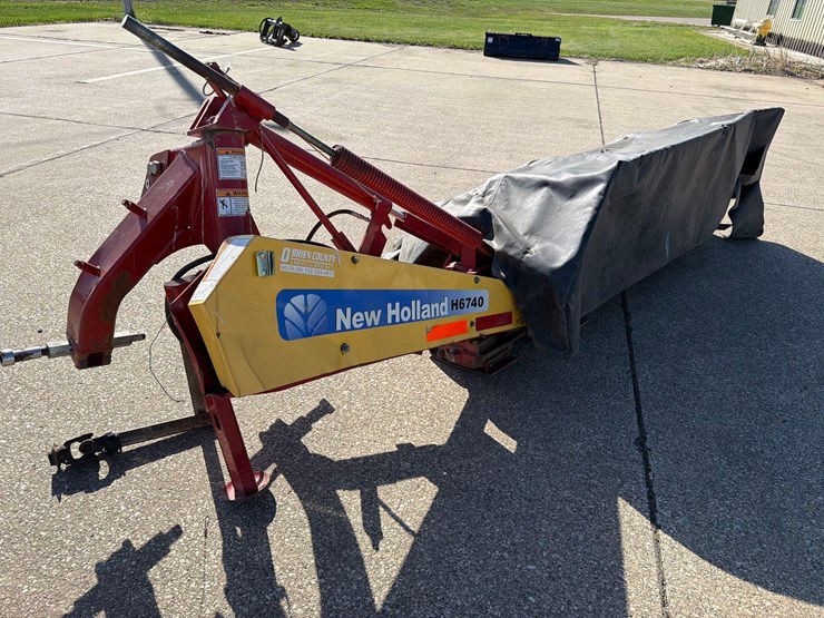 2013-new-holland-h6740-image-1
