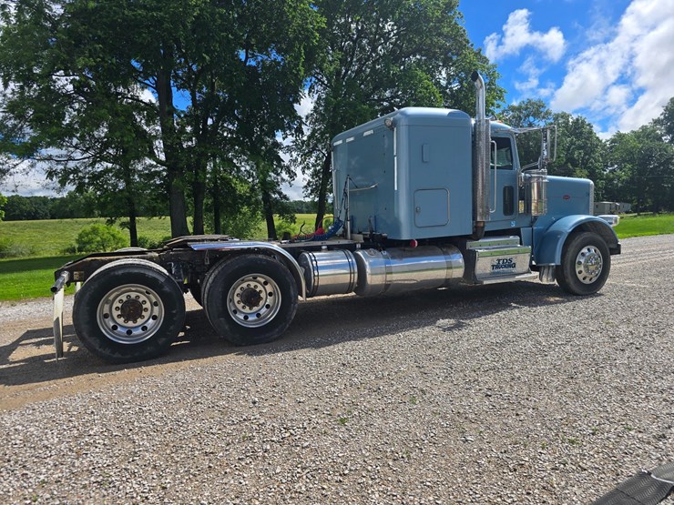 2013-peterbilt-388-image-23