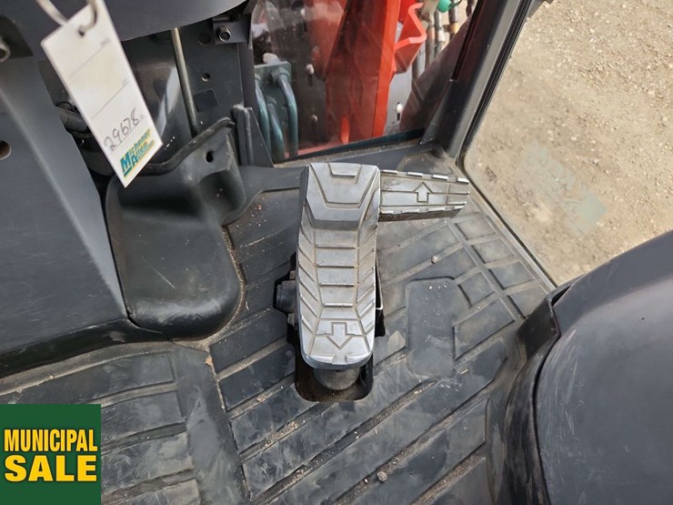 2015-kubota-l4760-image-26