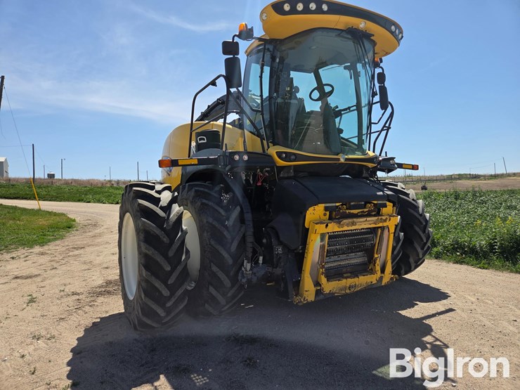 2016-new-holland-fr850-image-3