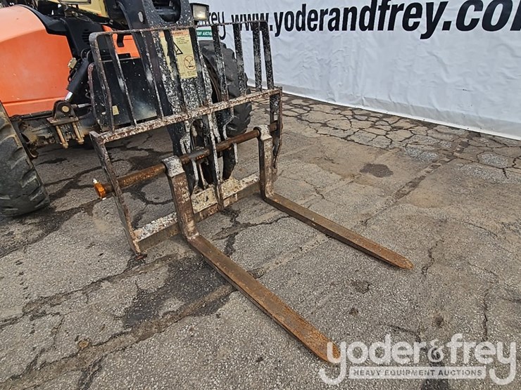 2016-jlg-g6-42a-image-15