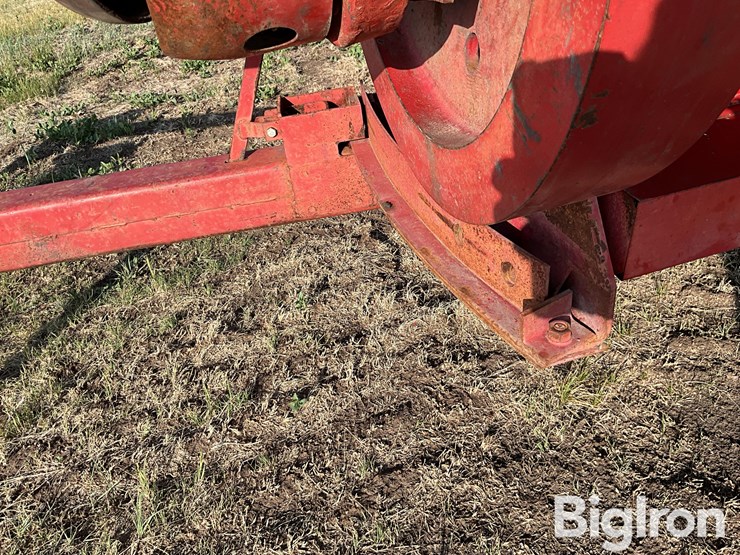 new-holland-315-image-11