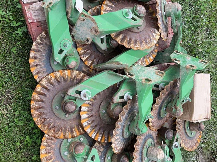 john-deere-16-image-3