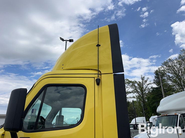 2016-freightliner-cascadia-125-image-20