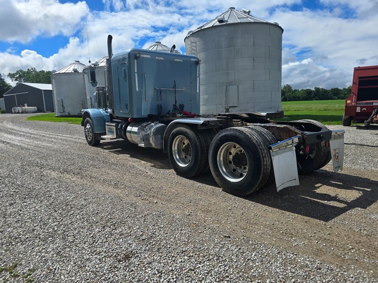2013-peterbilt-388-image-13