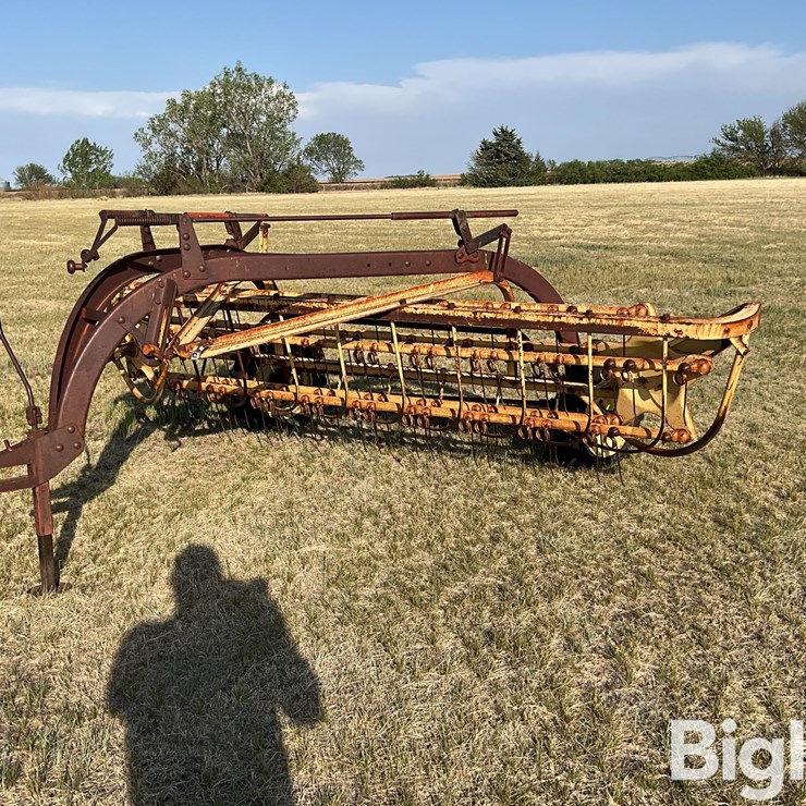 NEW HOLLAND 56