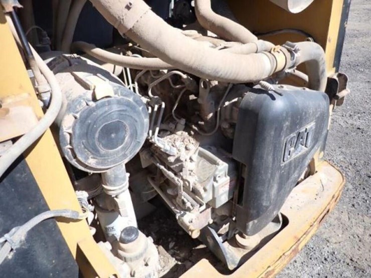2006-caterpillar-216b-image-27