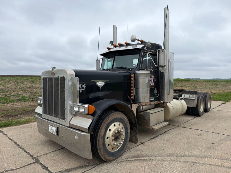 2000-peterbilt-379-image-1