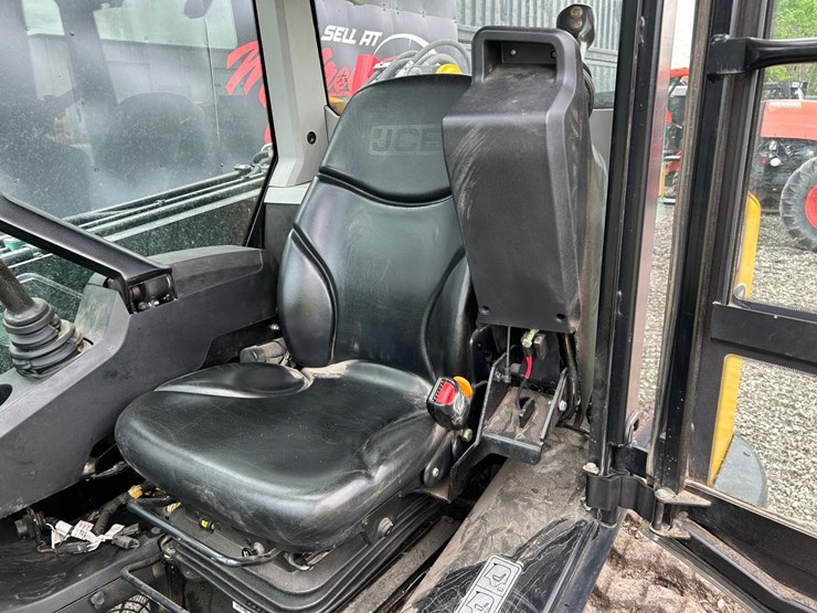2023-jcb-3ts-8t-image-21