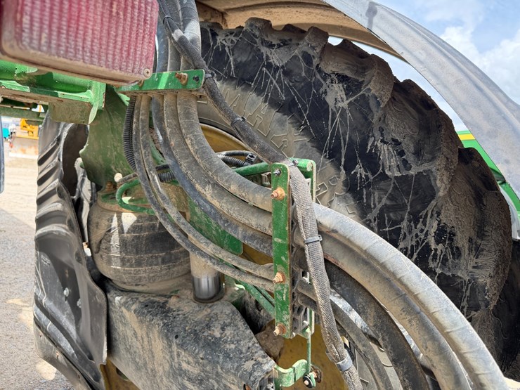 2016-john-deere-r4038-image-11