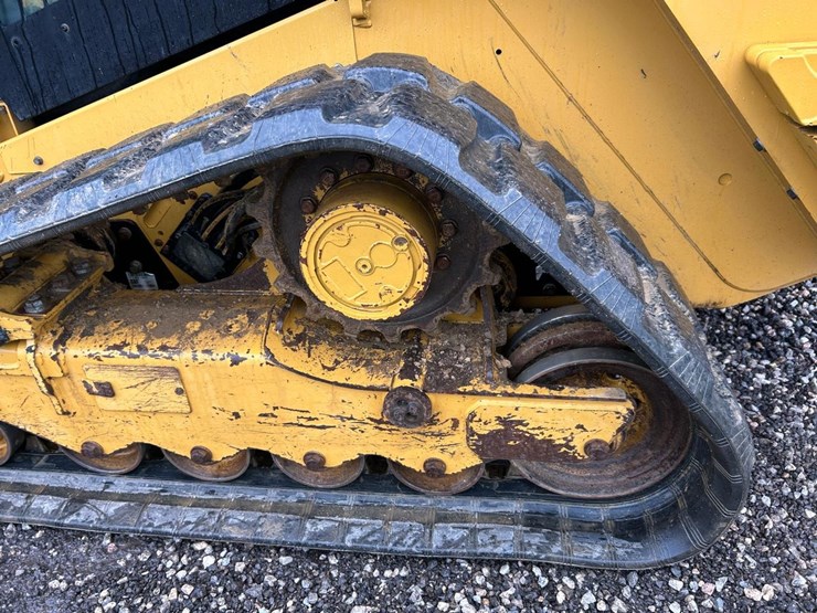 2023-caterpillar-279d3-image-19